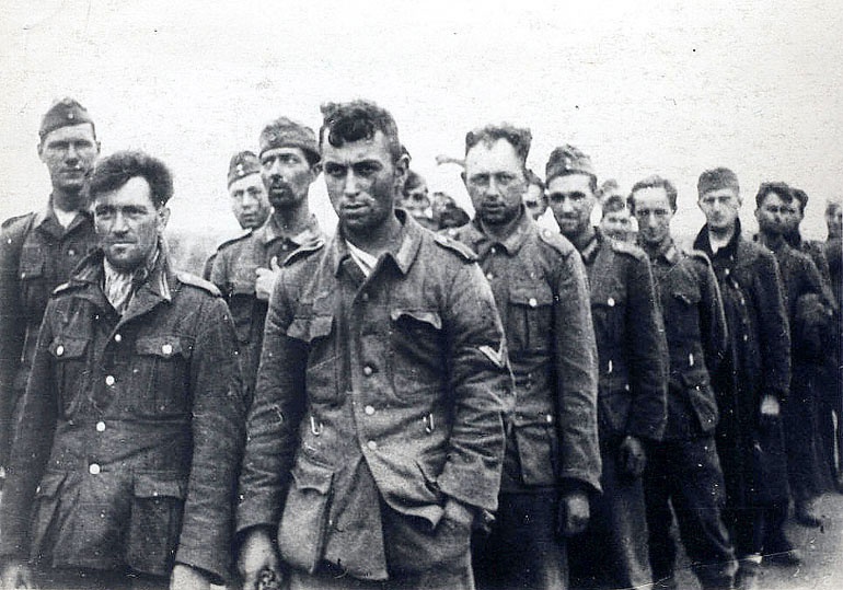 В 1941 году эстонцы батальонами дезертировали с советско-германского фронта или сдавались в плен.