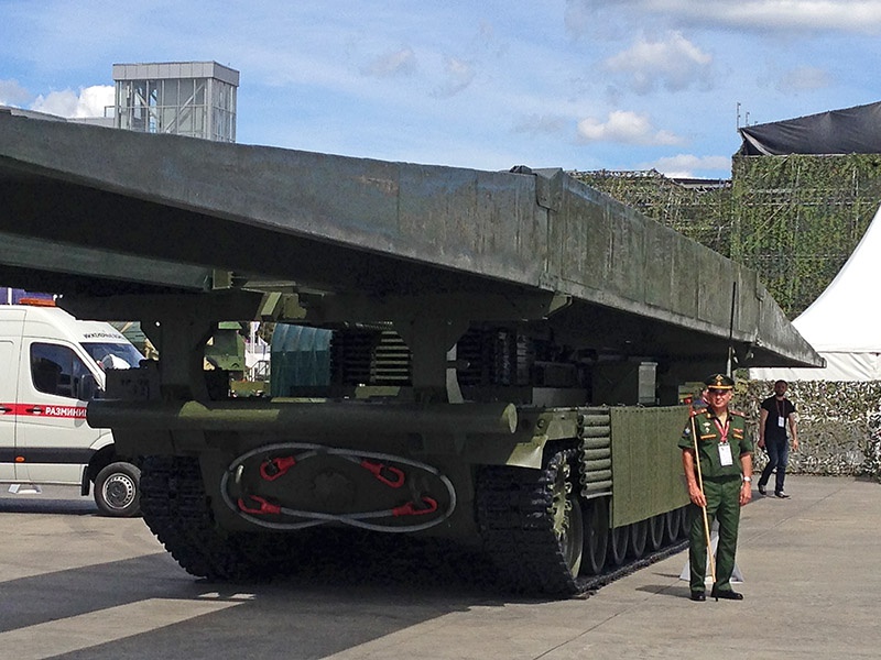 Новейший танковый мостоукладчик МТУ-2020.