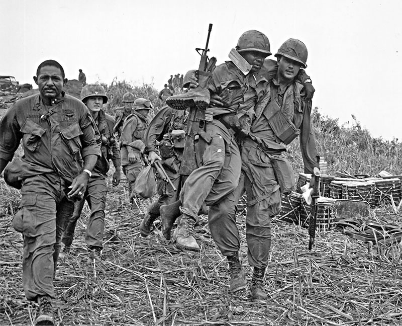 Уже нет тех американских сержантов, которые героически сражались в джунглях Вьетнама и спасали своих подчиненных.