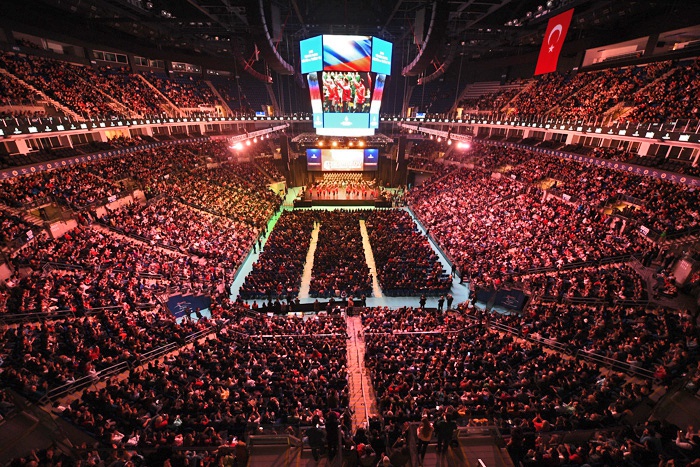На концерт на стадионе в Турции пришли свыше семнадцати тысяч зрителей.