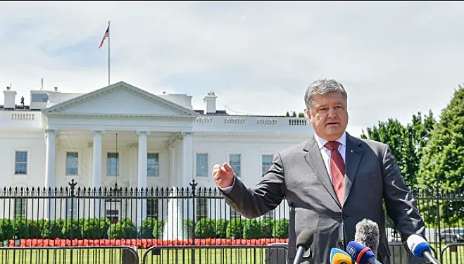 Унизительный прорыв Порошенко на фотосессию к Трампу.