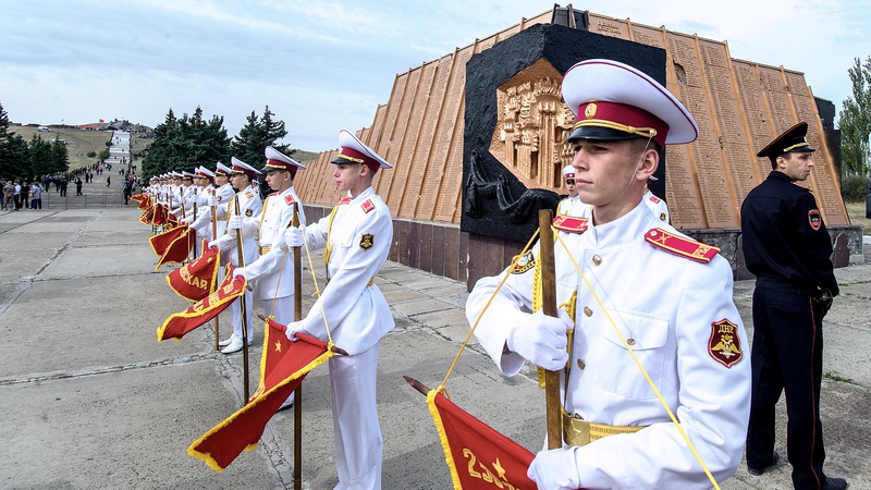 Торжественные мероприятия на Саур-могиле.