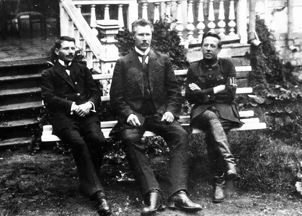 Директория УНР в Каменце-Подольском (слева направо: Андрей Макаренко, Федор Швец, Симон Петлюра). 1919 год