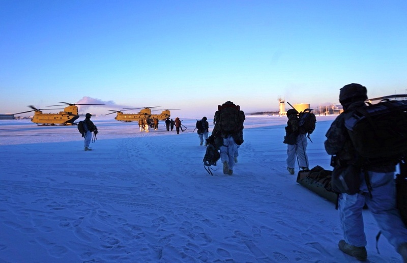На учения во льдах самого северного штата США - Аляски - было привлечено сразу полторы тысячи «зелёных беретов».
