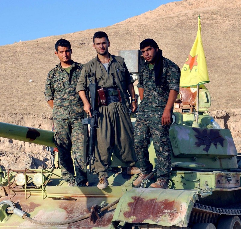 Курдские бойцы в Сирии.