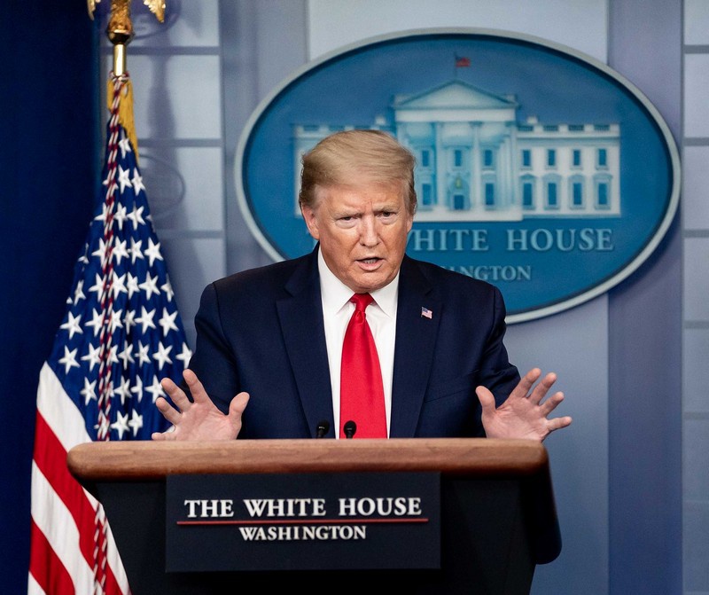 Для Трампа бегство из доллара в другие валюты и в золото создаёт дополнительные трудности в финансировании государственных программ борьбы с кризисом.
